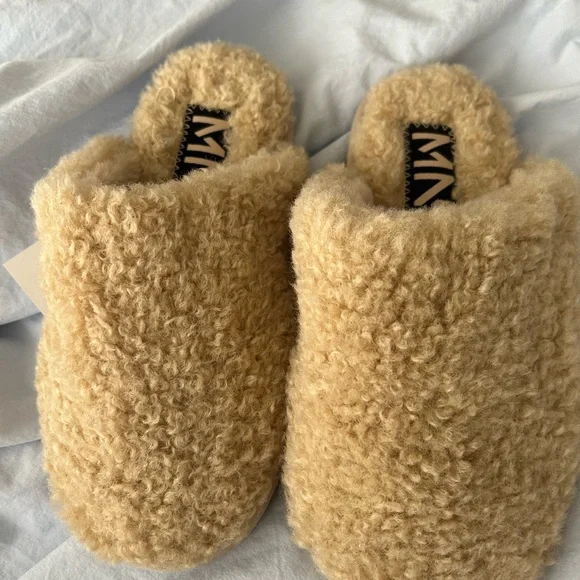 NWT Mango Fuzzy Tan Slippers - Picture 3 of 5
